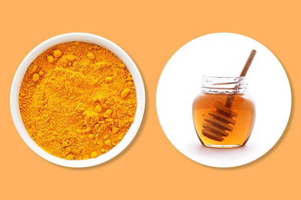 Reduce pimples with turmeric and honey